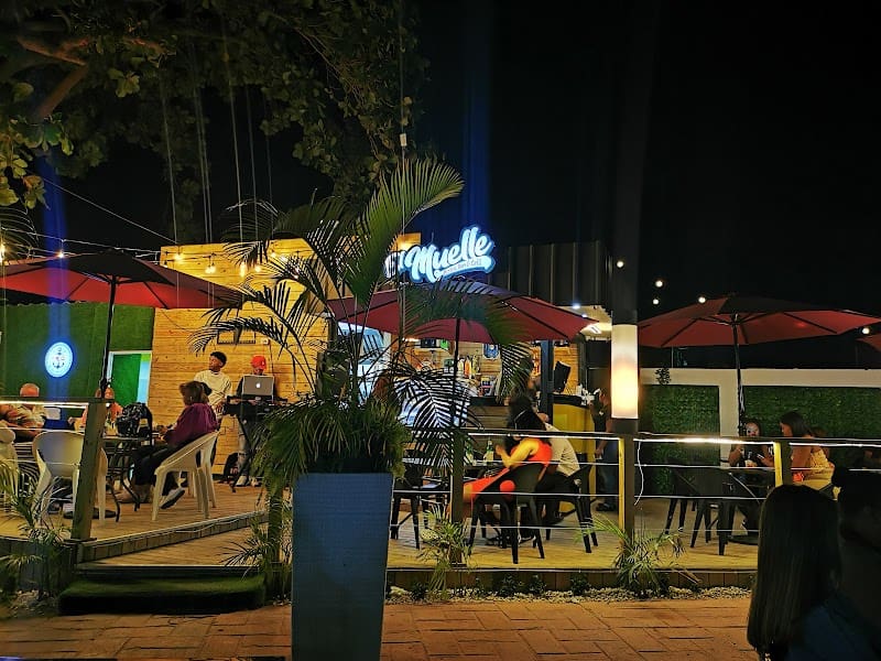 El Muelle Bistro Bar & Grill