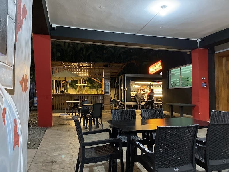 Los Flamboyanes Food Park