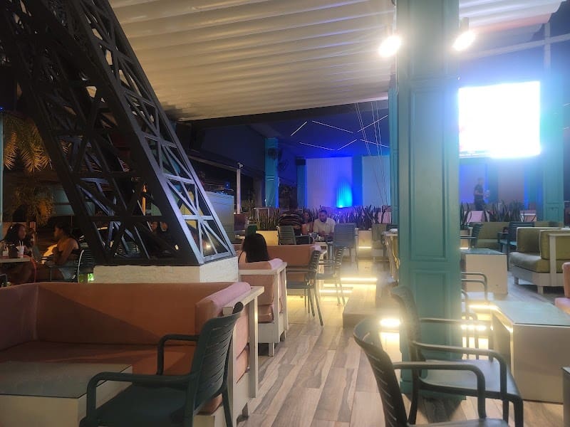 Paris Bar & Lounge