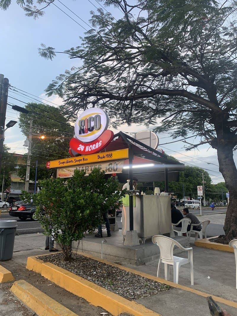 RICO HOT DOG EL CACIQUE