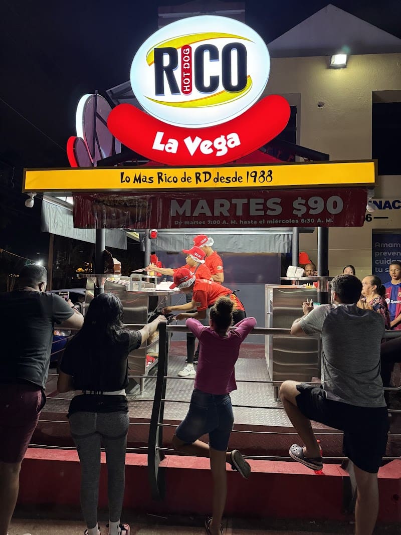 Rico Hot Dog Pedro Rivera