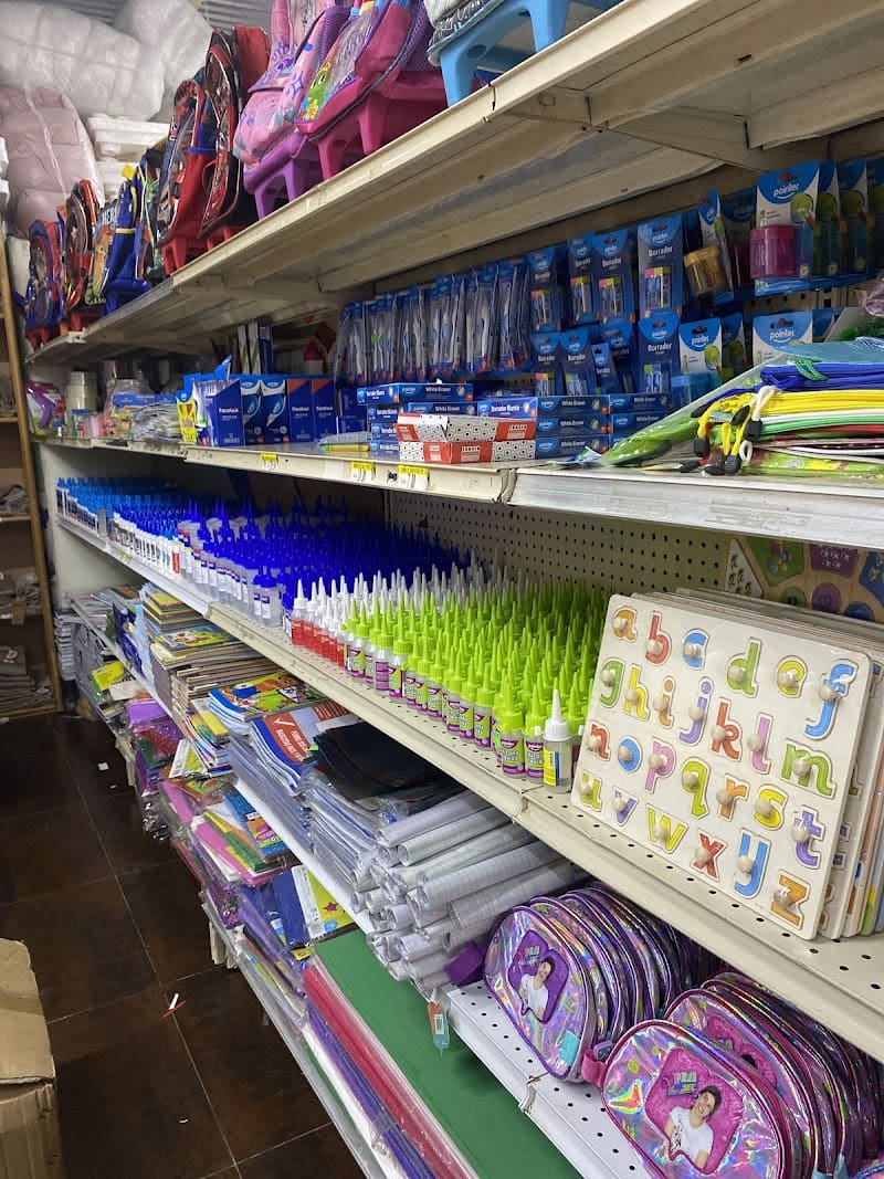 Tienda Y Que? II Dorado Más por menos
