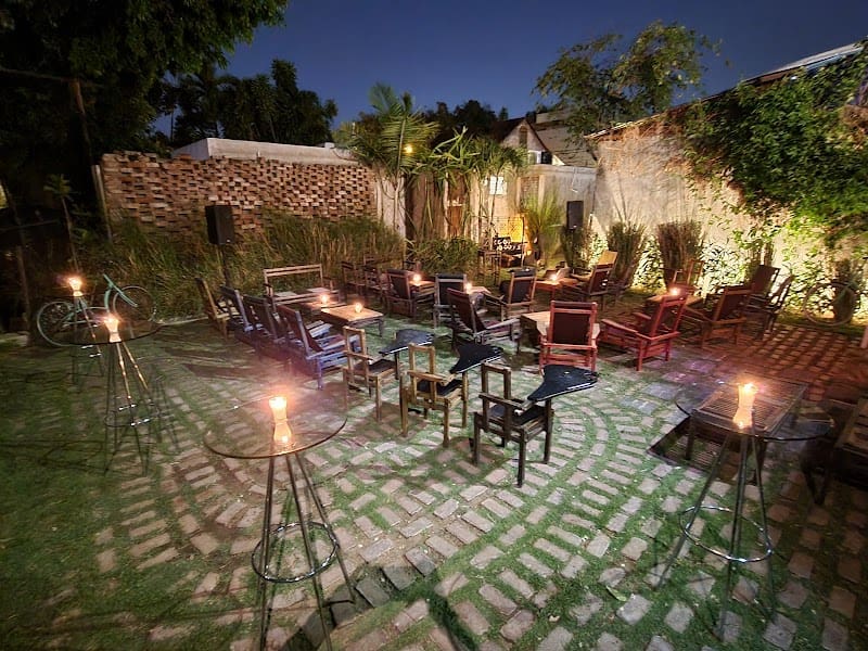Zumbador Arts Bar